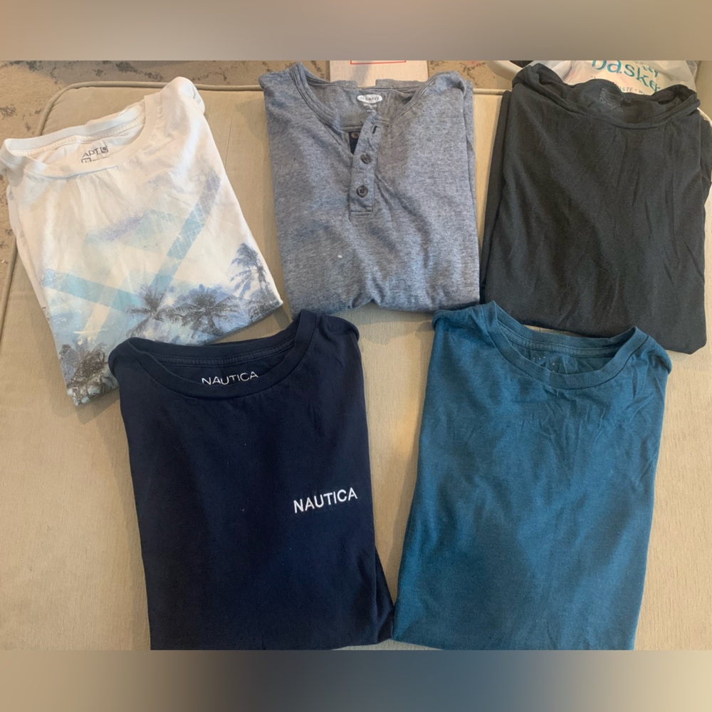 Bundle of 5 men’s tees size large